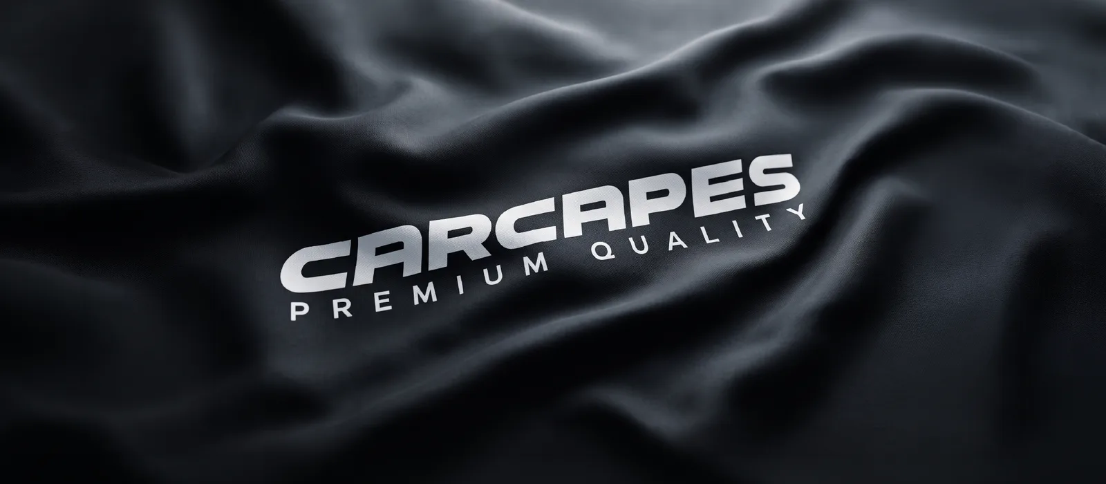 Logo CarCapes wydrukowane na tkaninie pokrowca samochodowego