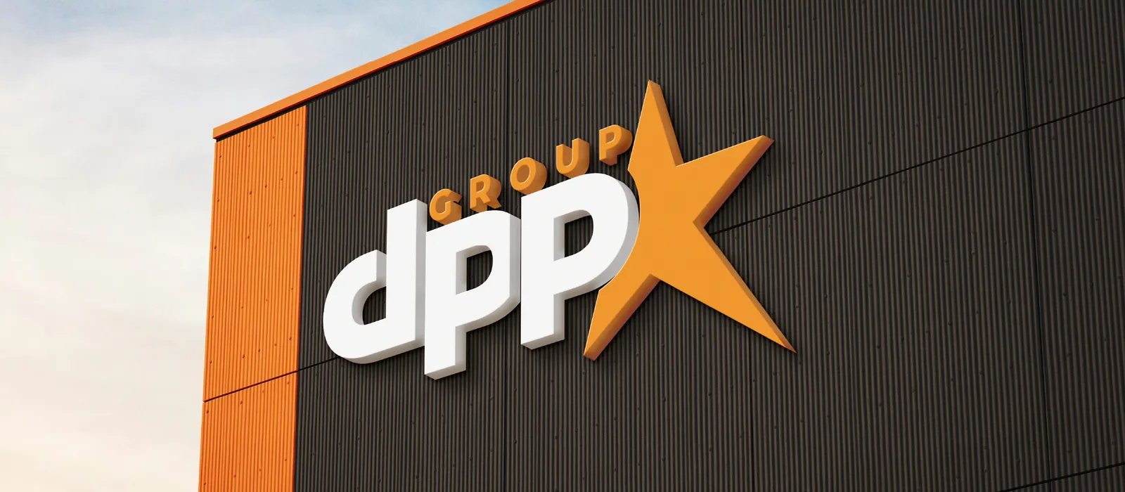 Szyld z logo DPP Group na elewacji budynku